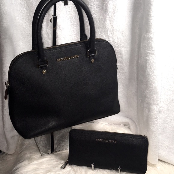 🎉HOST PICK😍 Michael Kors❤️ Blk Dome Satchel and Wallet Set PRICE IS FIR… - Picture 1 of 12